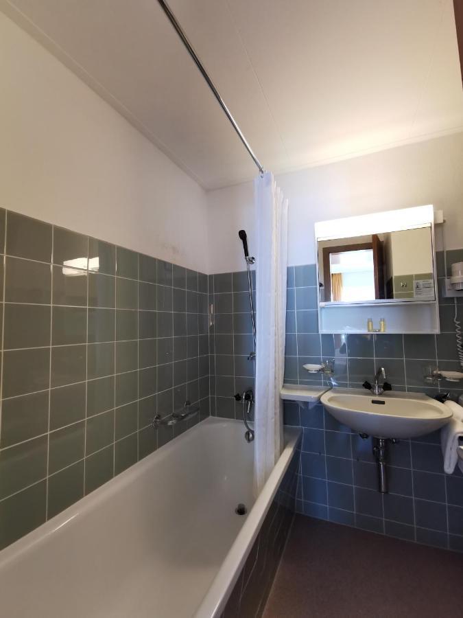 Schnider Bed&Breakfast und Café Vals Extérieur photo